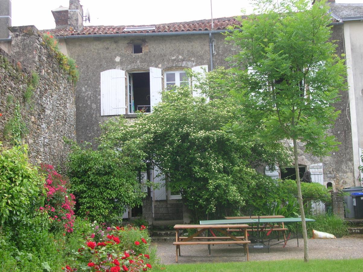 B&B "Les Remparts" Vouvant Habitación foto
